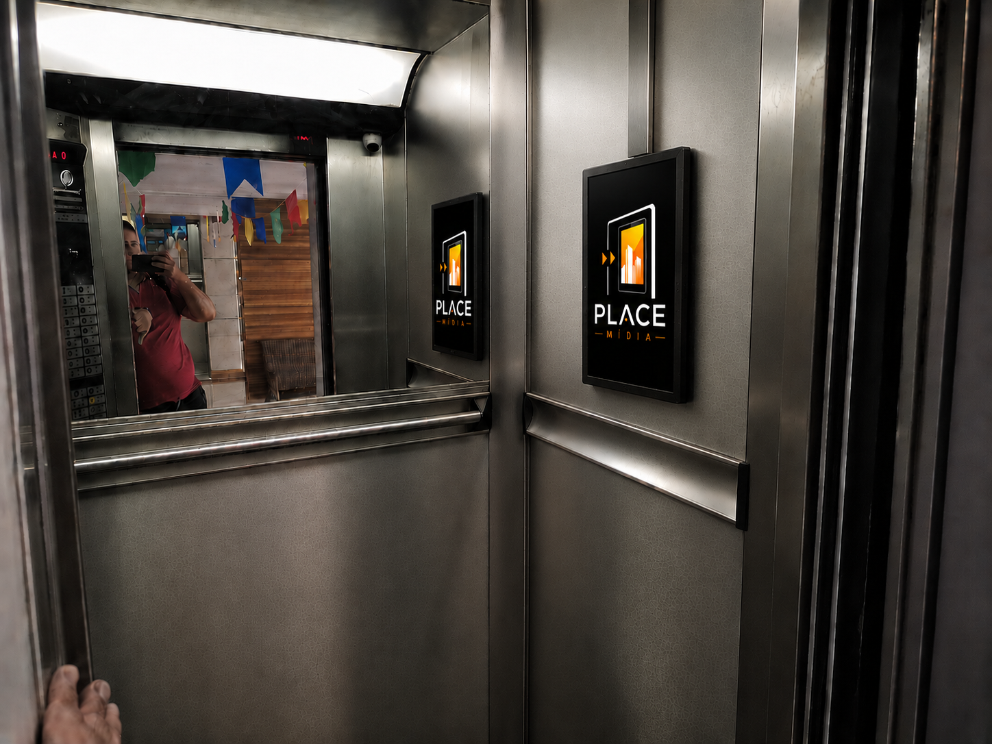 Elevador com tela